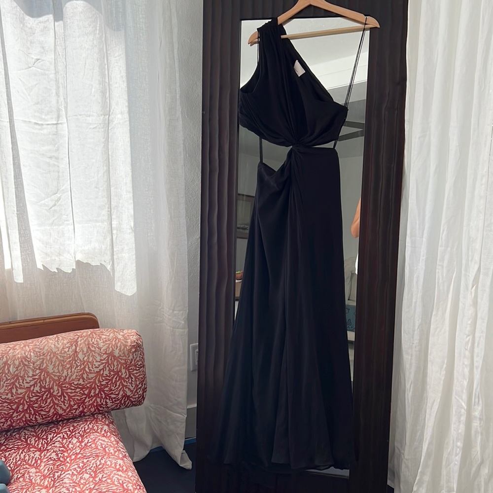 Cinq á sept one shoulder gown